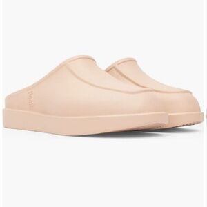 P448 Flo Apron Slides